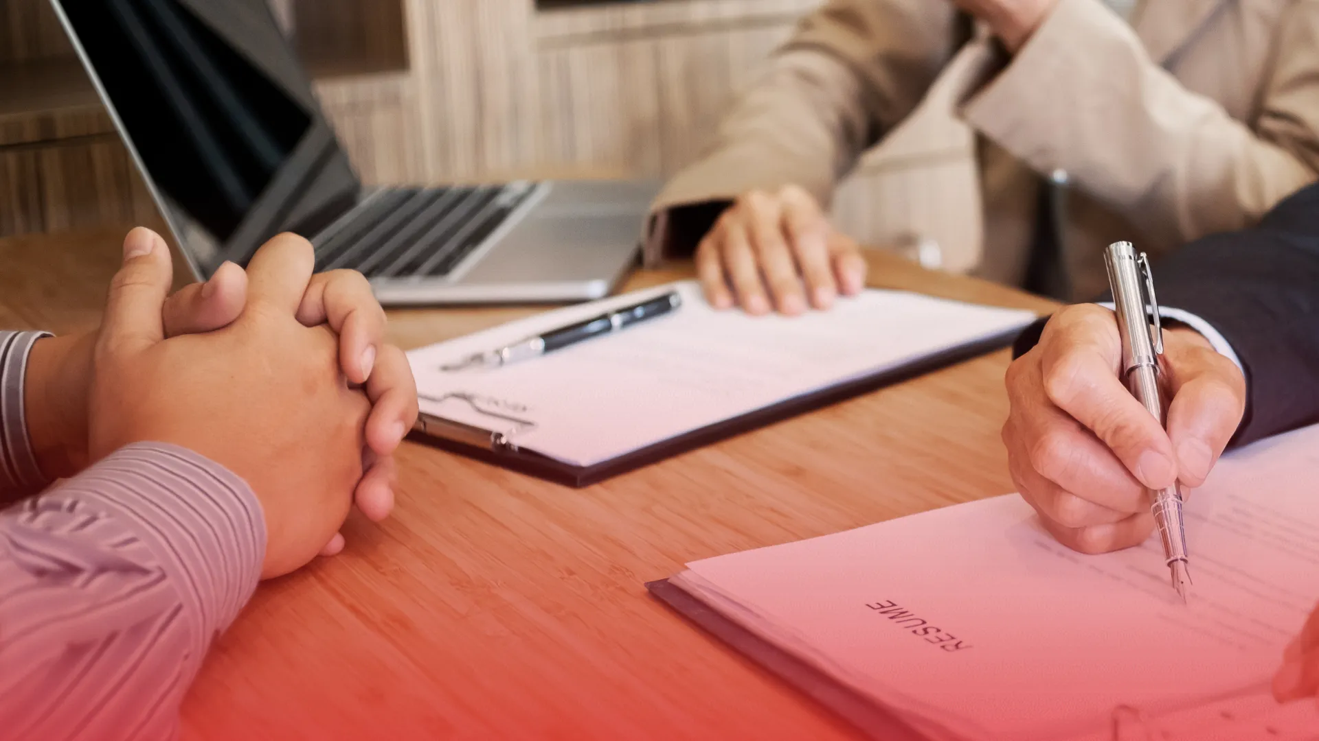 Najlepsza agencja wizowa dla Polaków – Jak wybrać sprawdzonego partnera w procesie załatwiania wiz